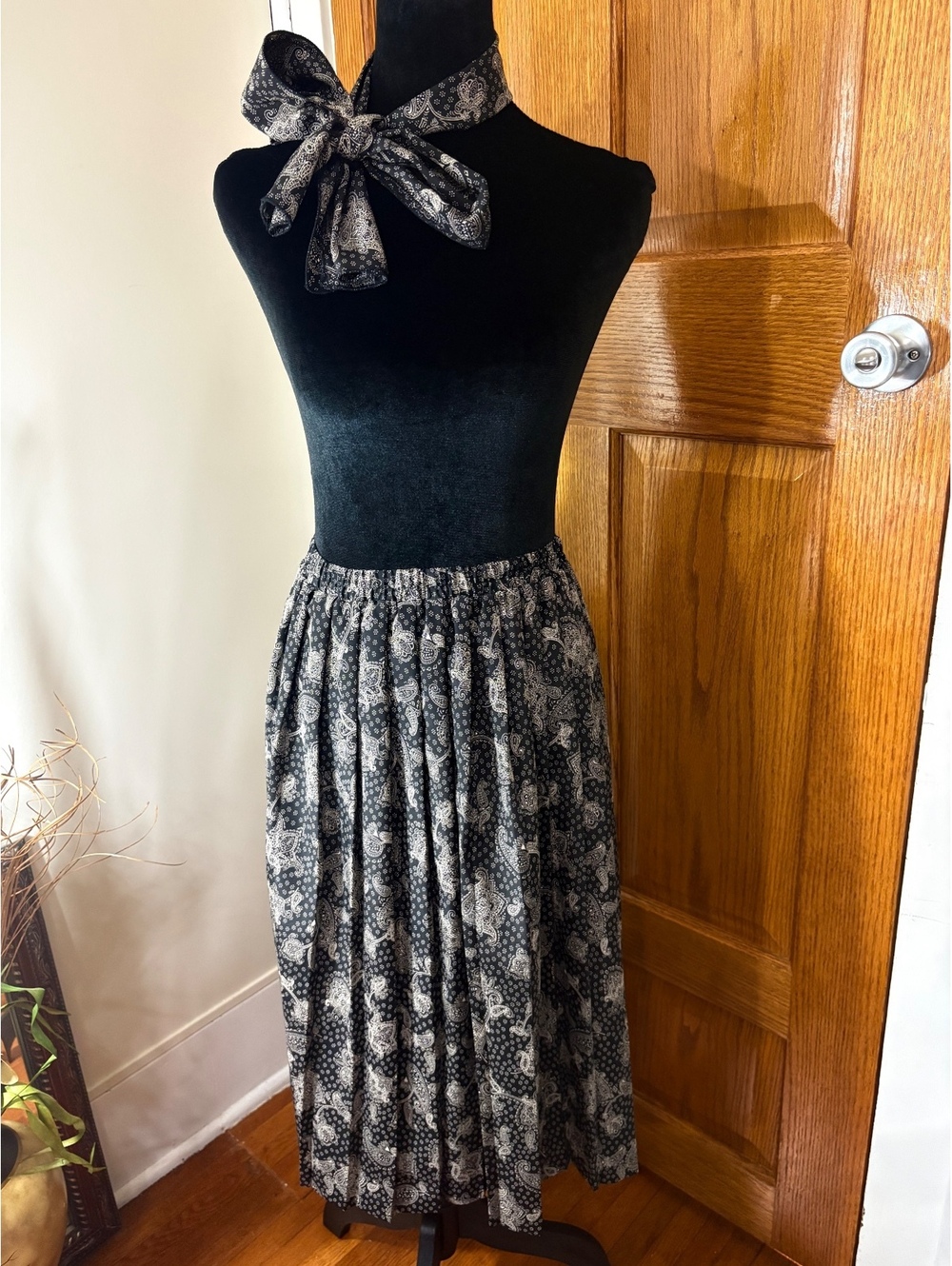 Leslie Fay 6P Black Paisley Midi Skirt & Scarf Set